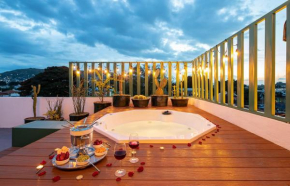 Rooftop Hot Tub! 3 levels, 5Bedroom in Villa Noria